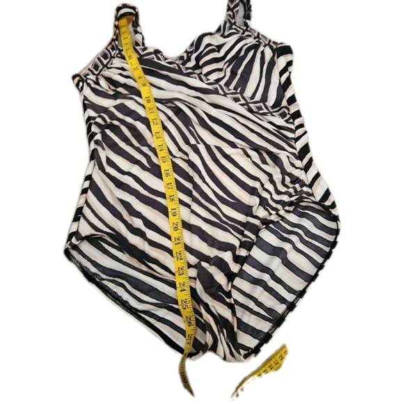 Miraclesuit Womens Black Beige Opposites Attract Escape One-Piece Swimsuit 16 - Picture 13 of 16